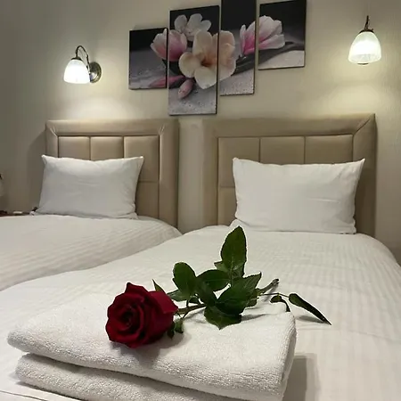 Regina - Spokojna Okolica - 100 Metrow Od Lasu - Blisko Szpitala Han/Misafirhane Kościerzyna