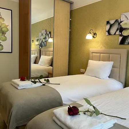 Han/Misafirhane Regina - Spokojna Okolica - 100 Metrow Od Lasu - Blisko Szpitala 2*