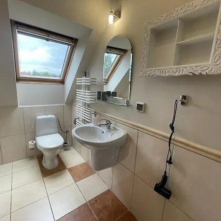 Han/Misafirhane Regina - Spokojna Okolica - 100 Metrow Od Lasu - Blisko Szpitala 2*