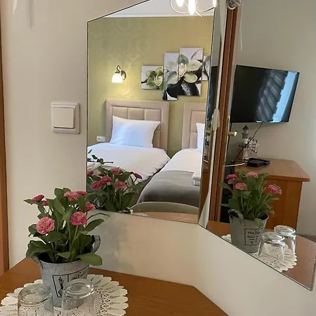 Regina - Spokojna Okolica - 100 Metrow Od Lasu - Blisko Szpitala Han/Misafirhane