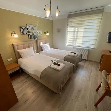 Han/Misafirhane Regina - Spokojna Okolica - 100 Metrow Od Lasu - Blisko Szpitala Kościerzyna