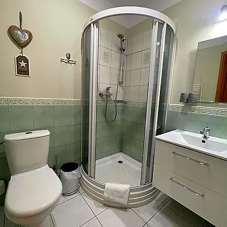 Han/Misafirhane Regina - Spokojna Okolica - 100 Metrow Od Lasu - Blisko Szpitala