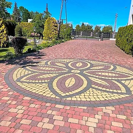 Han/Misafirhane Regina - Spokojna Okolica - 100 Metrow Od Lasu - Blisko Szpitala 2*