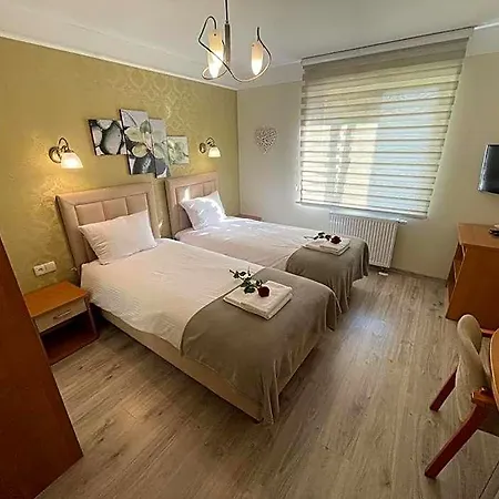 Regina - Spokojna Okolica - 100 Metrow Od Lasu - Blisko Szpitala Han/Misafirhane